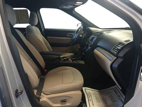 Used 2018 Ford Explorer XLT FWD image 15