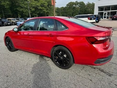 Certified 2025 Volkswagen Jetta SE FWD image 7