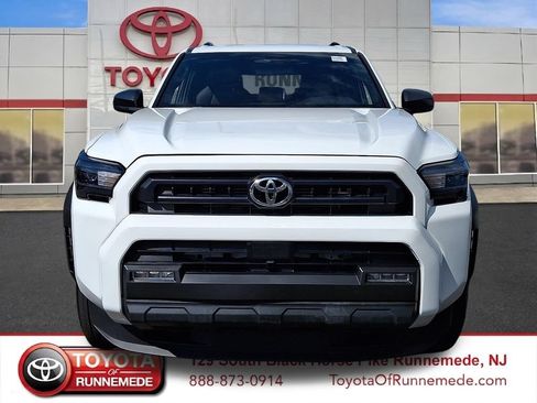 Certified 2025 Toyota 4Runner SR5 AWD/4WD image 2