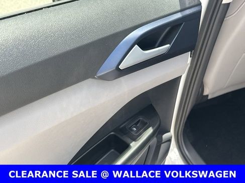 Certified 2024 Volkswagen Taos SE w/ Black Wheel Package FWD image 13