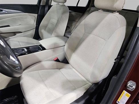 Used 2018 Buick Regal Preferred w/ Sights and Sounds Package image 14