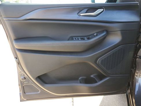 New 2025 Jeep Grand Cherokee L Altitude image 17