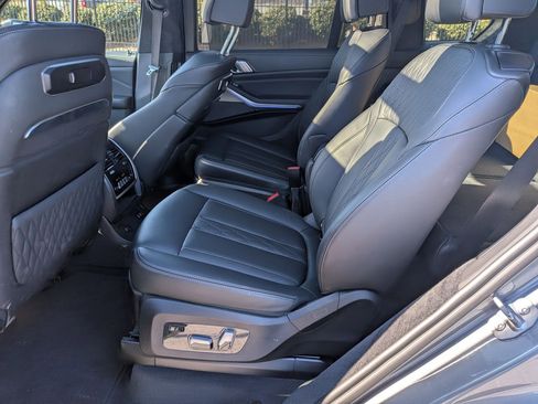 Used 2023 BMW X7 xDrive40i w/ Executive Package image 32