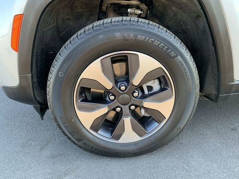 Used 2023 Jeep Grand Cherokee 4WD 4xe image 11