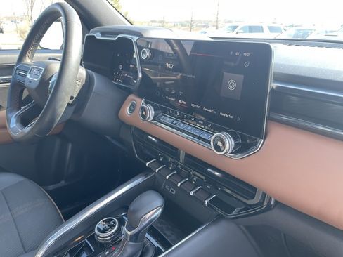 Used 2024 GMC Canyon AT4 w/ Technology Package image 31