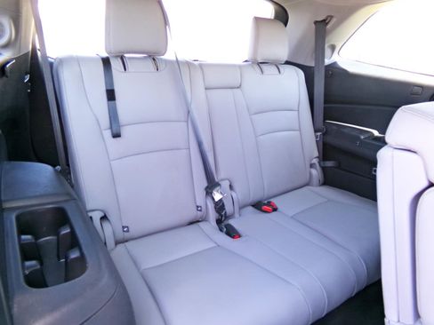 Used 2016 Honda Pilot Touring image 16