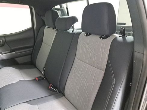 Used 2020 Toyota Tacoma TRD Off-Road image 13