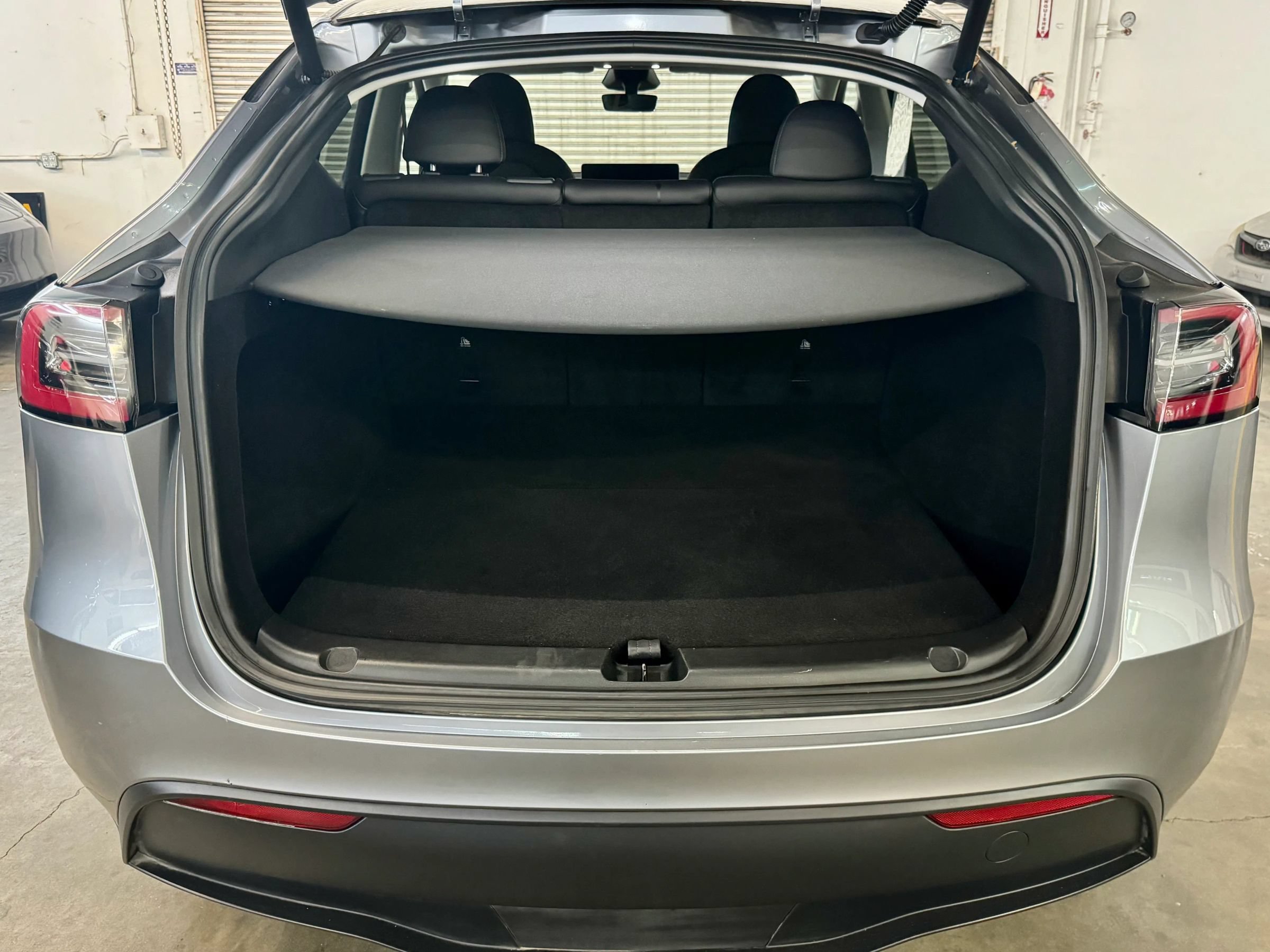 Used 2024 Tesla Model Y Long Range AWD/4WD image 10