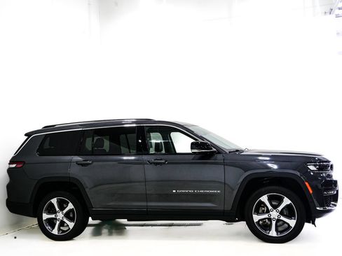 Used 2023 Jeep Grand Cherokee L Limited w/ Luxury Tech Group II AWD/4WD image 5