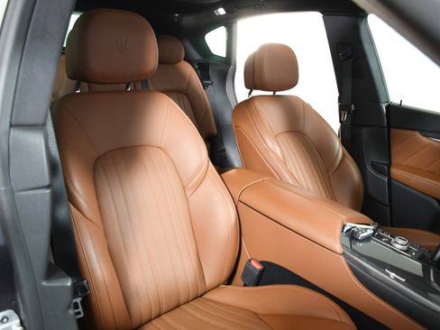 Used 2021 Maserati Levante S image 20