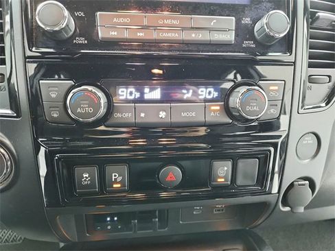 Used 2023 Nissan Titan SV w/ SV Convenience Package image 27