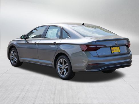 Certified 2024 Volkswagen Jetta SE image 5