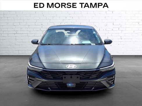 Used 2025 Hyundai Elantra Limited FWD image 6