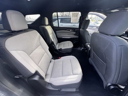 Used 2025 Chevrolet Traverse LT image 11