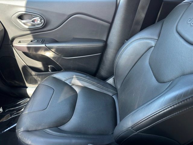 Used 2019 Jeep Cherokee Limited AWD/4WD image 24