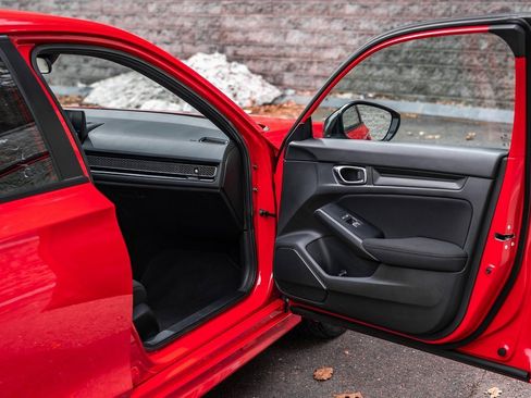 Used 2025 Honda Civic Sport image 15