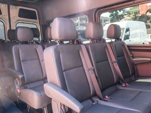 Used 2024 Mercedes-Benz Sprinter 2500 image 24