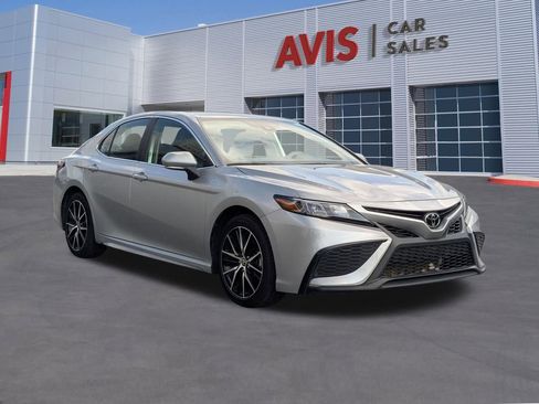 Used 2024 Toyota Camry SE image 9