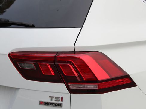 Used 2018 Volkswagen Tiguan SE w/ 3rd Row Seat Package image 42