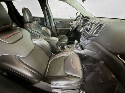 Used 2019 Jeep Cherokee Trailhawk image 25