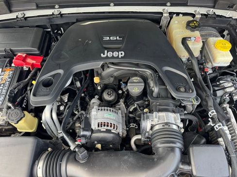 Used 2018 Jeep Wrangler Unlimited Sport image 30