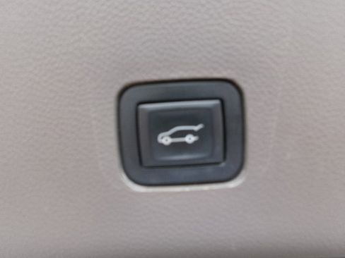 Used 2019 Chevrolet Traverse LT w/ LT Premium Package image 16