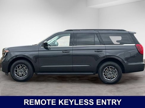 Used 2025 Ford Expedition Active AWD/4WD image 2