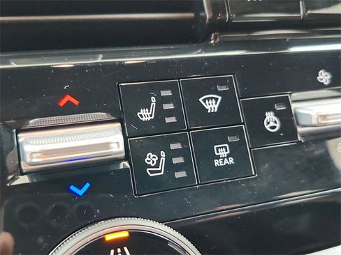 Used 2025 Nissan Armada Platinum Reserve image 38