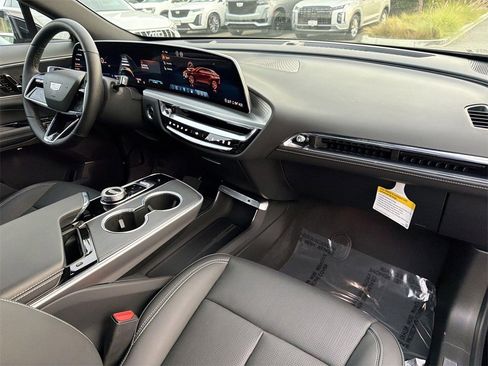 Used 2025 Cadillac Lyriq Luxury image 33