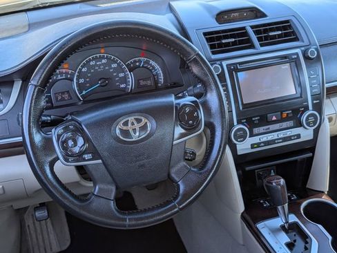 Used 2013 Toyota Camry XLE w/ Leather Pkg image 10