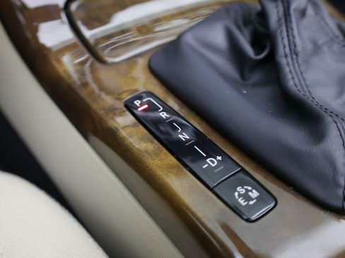 Used 2015 Mercedes-Benz SLK 250 image 25