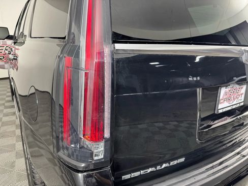 Used 2018 Cadillac Escalade Luxury w/ LPO, Radiant Package image 31