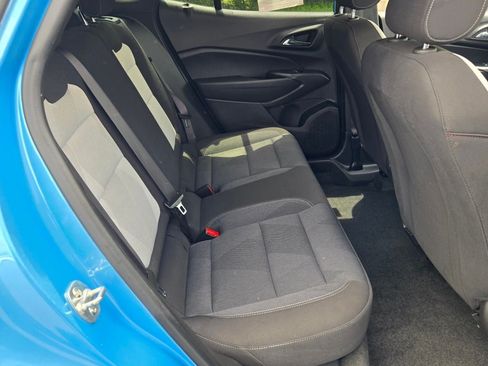 Certified 2025 Chevrolet Trax RS FWD image 10