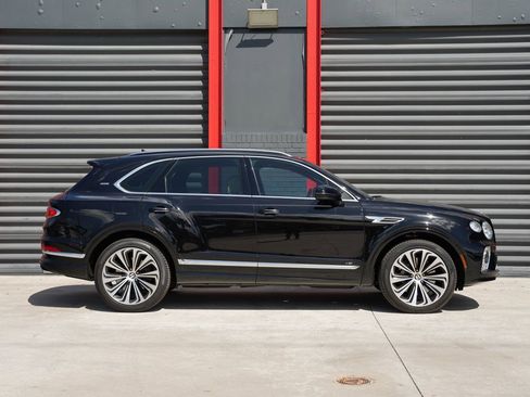 Used 2021 Bentley Bentayga image 12