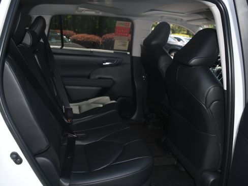 New 2026 Toyota Highlander XLE AWD/4WD image 10