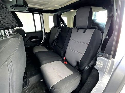 Used 2018 Jeep Wrangler Unlimited Sport S image 33