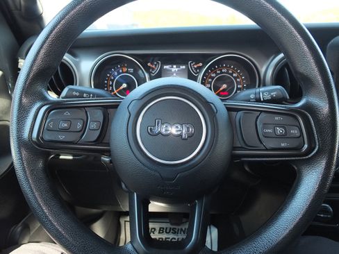 Used 2022 Jeep Wrangler Sport AWD/4WD image 15