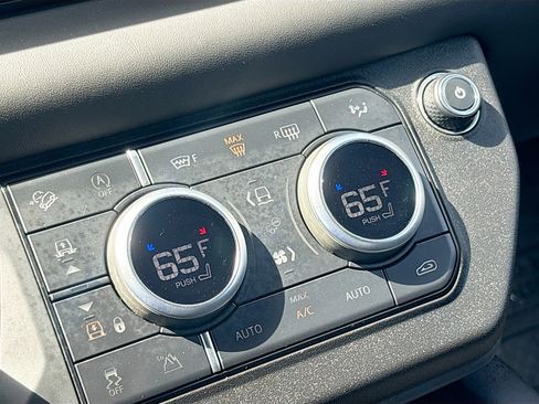 Used 2023 Land Rover Defender 110 X-Dynamic SE image 34