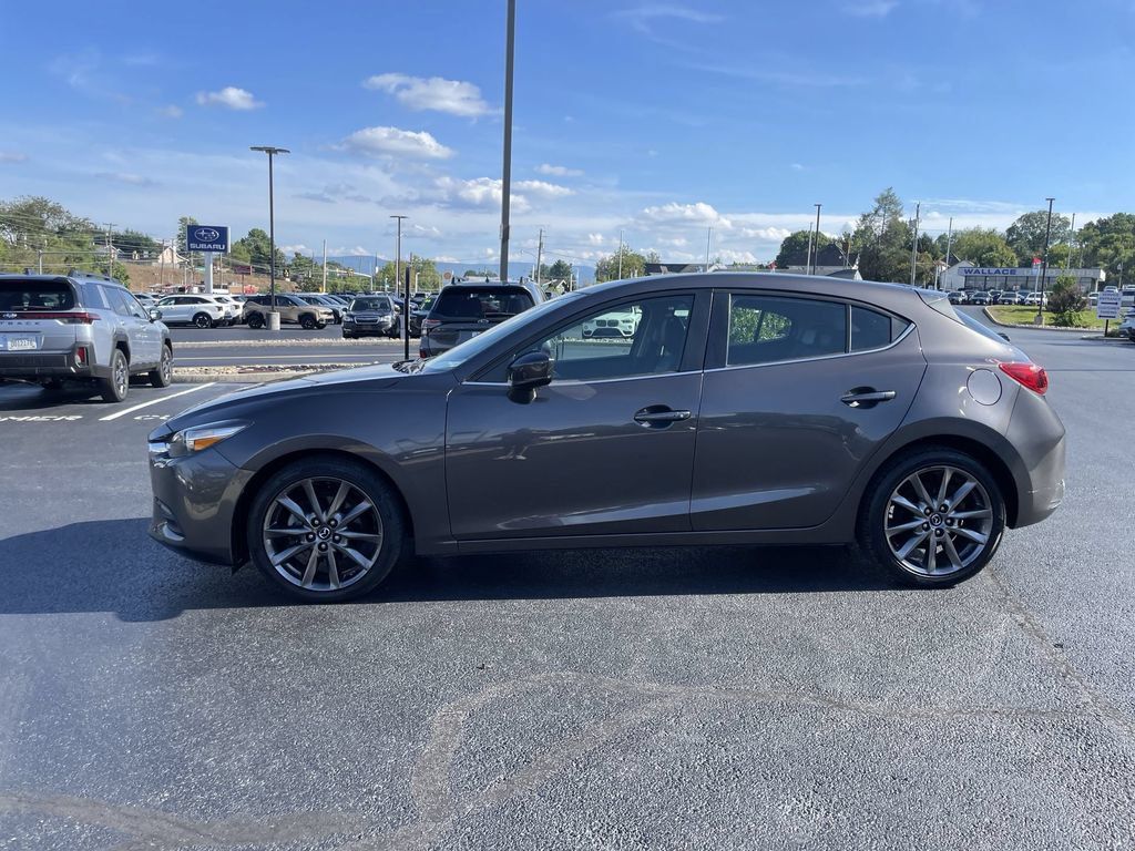 Used 2018 MAZDA MAZDA3 Touring FWD image 3