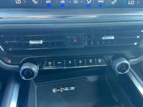 Used 2025 Chevrolet Tahoe LT AWD/4WD image 14
