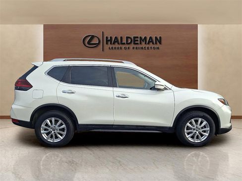 Used 2020 Nissan Rogue SV image 7