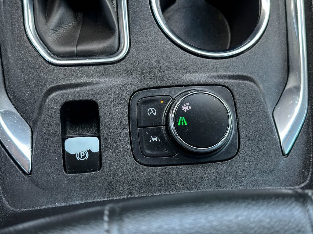Used 2022 Chevrolet Traverse LT FWD image 38