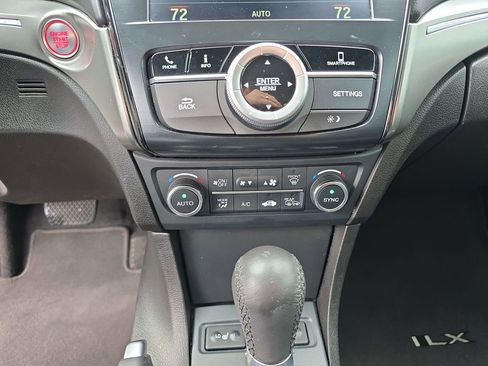 Used 2020 Acura ILX w/ Premium Package image 16