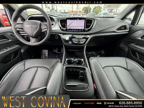 Used 2026 Chrysler Pacifica Limited w/ S Appearance Package FWD image 12