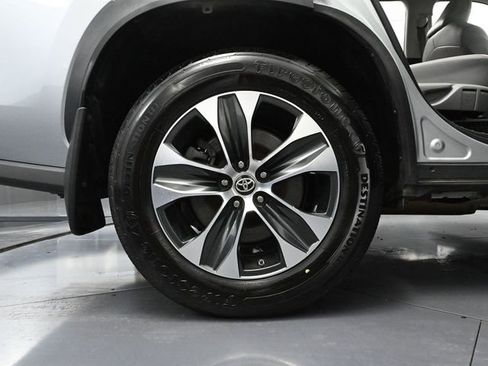 Used 2021 Toyota Highlander XLE image 14