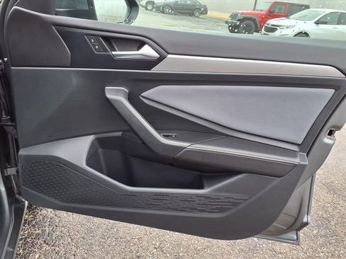 Used 2025 Volkswagen Jetta SE image 80