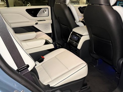 New 2026 Lincoln Aviator Black Label w/ Dynamic Handling Package AWD/4WD image 13