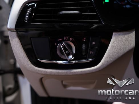 Used 2022 BMW 540i w/ M Sport Package image 39