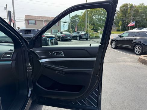 Used 2017 Ford Explorer XLT w/ Equipment Group 202A image 19
