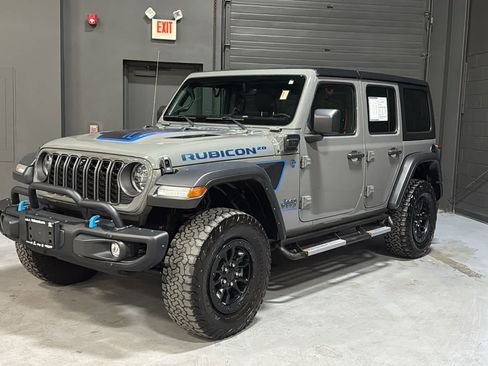 Used 2023 Jeep Wrangler Unlimited Rubicon 4xe AWD/4WD image 3